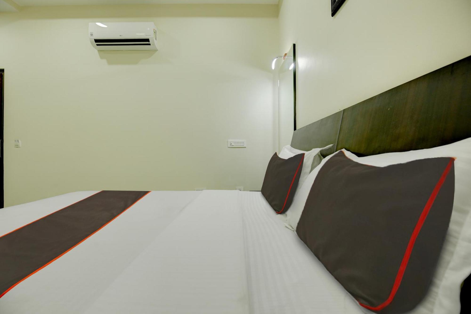 Super Collection O Ovel Hotel Grand Abadpura Exterior foto